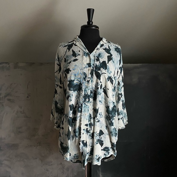 Raquel Allegra blue floral print button up shirt - Picture 2 of 7